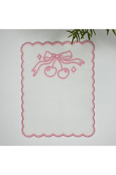 Vişne Tasarım Beyaz Renk Pembe Nakışlı Kumaş Kokteyl Peçetesi 1 Adet